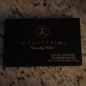 Anastasia Eyebrow kit brand new